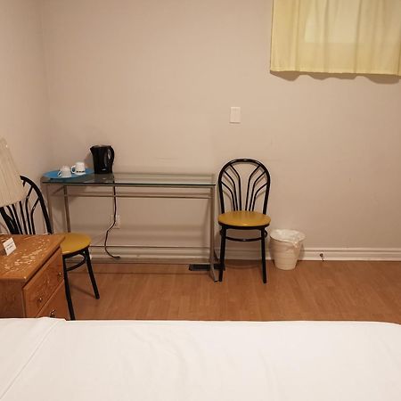 Appartamento Cozy Private Rm Heart Of North York Free Parking Full Kitchen Close To Downtown Toronto Esterno foto