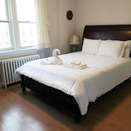 Appartamento Cozy Private Rm Heart Of North York Free Parking Full Kitchen Close To Downtown Toronto Esterno foto