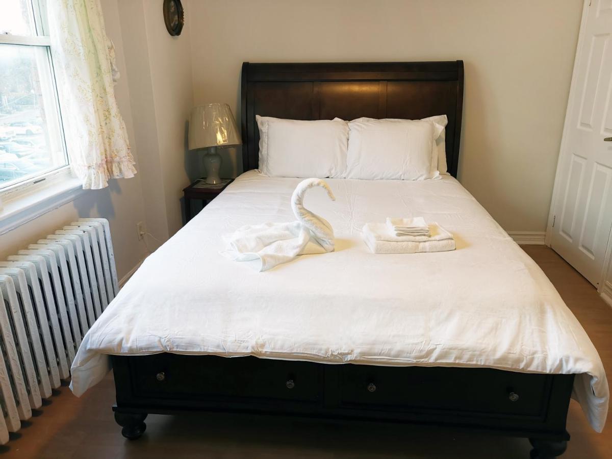 Appartamento Cozy Private Rm Heart Of North York Free Parking Full Kitchen Close To Downtown Toronto Esterno foto