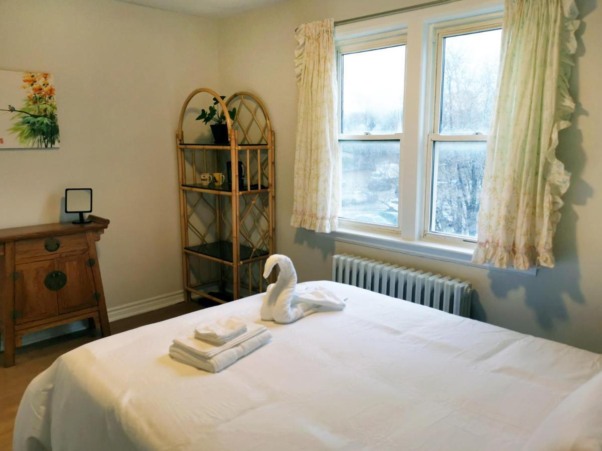 Appartamento Cozy Private Rm Heart Of North York Free Parking Full Kitchen Close To Downtown Toronto Esterno foto