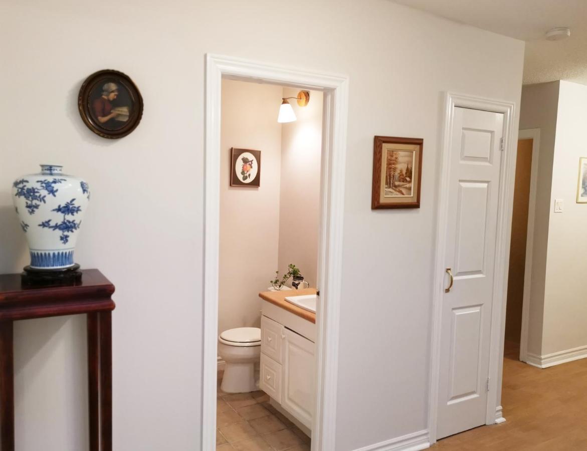 Appartamento Cozy Private Rm Heart Of North York Free Parking Full Kitchen Close To Downtown Toronto Esterno foto