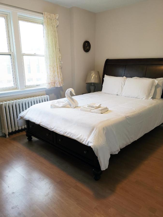 Appartamento Cozy Private Rm Heart Of North York Free Parking Full Kitchen Close To Downtown Toronto Esterno foto