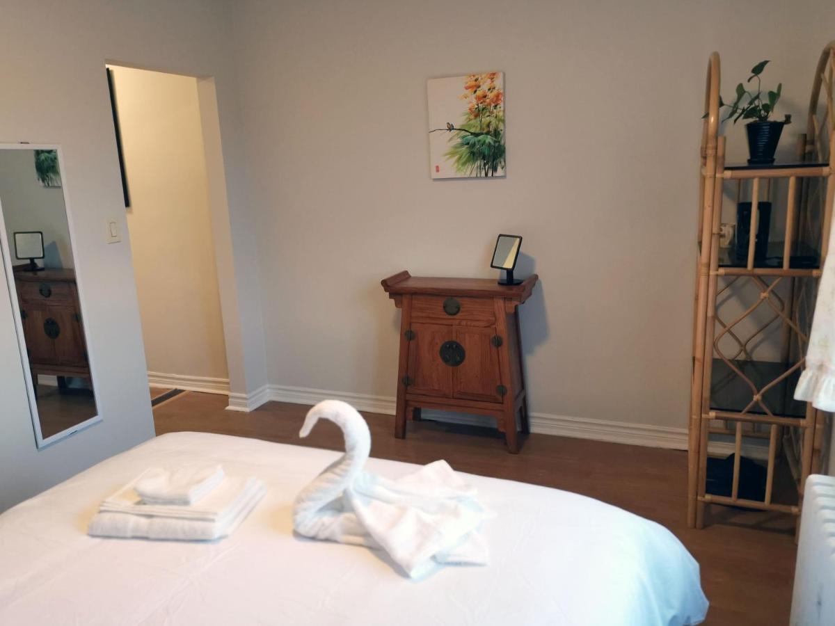 Appartamento Cozy Private Rm Heart Of North York Free Parking Full Kitchen Close To Downtown Toronto Esterno foto