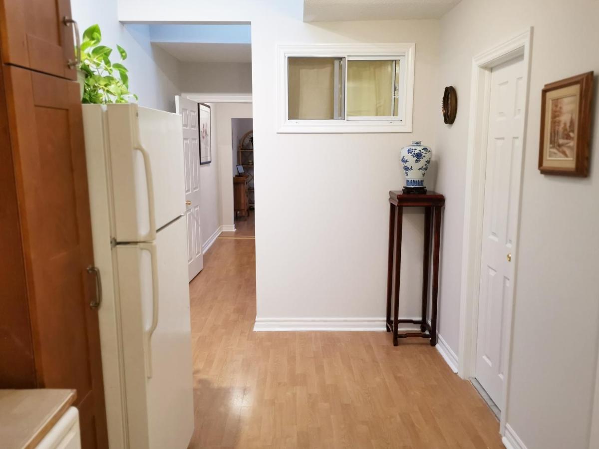 Appartamento Cozy Private Rm Heart Of North York Free Parking Full Kitchen Close To Downtown Toronto Esterno foto