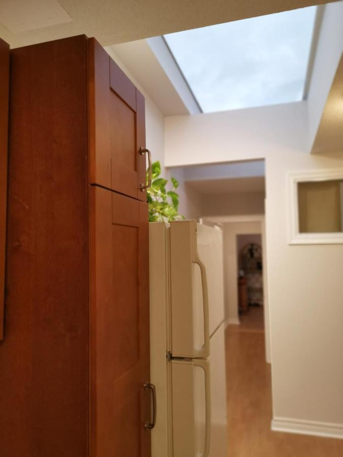 Appartamento Cozy Private Rm Heart Of North York Free Parking Full Kitchen Close To Downtown Toronto Esterno foto